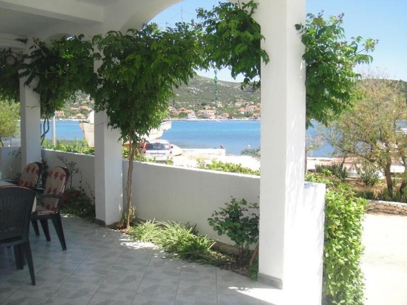 Apartments Ivan Orlic Vinišće Habitación foto